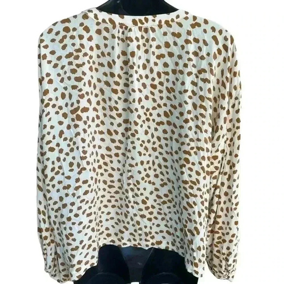 Flawless women’s long sleeve mocha/ cream cheetah print top button down sz M NWT - Picture 2 of 6